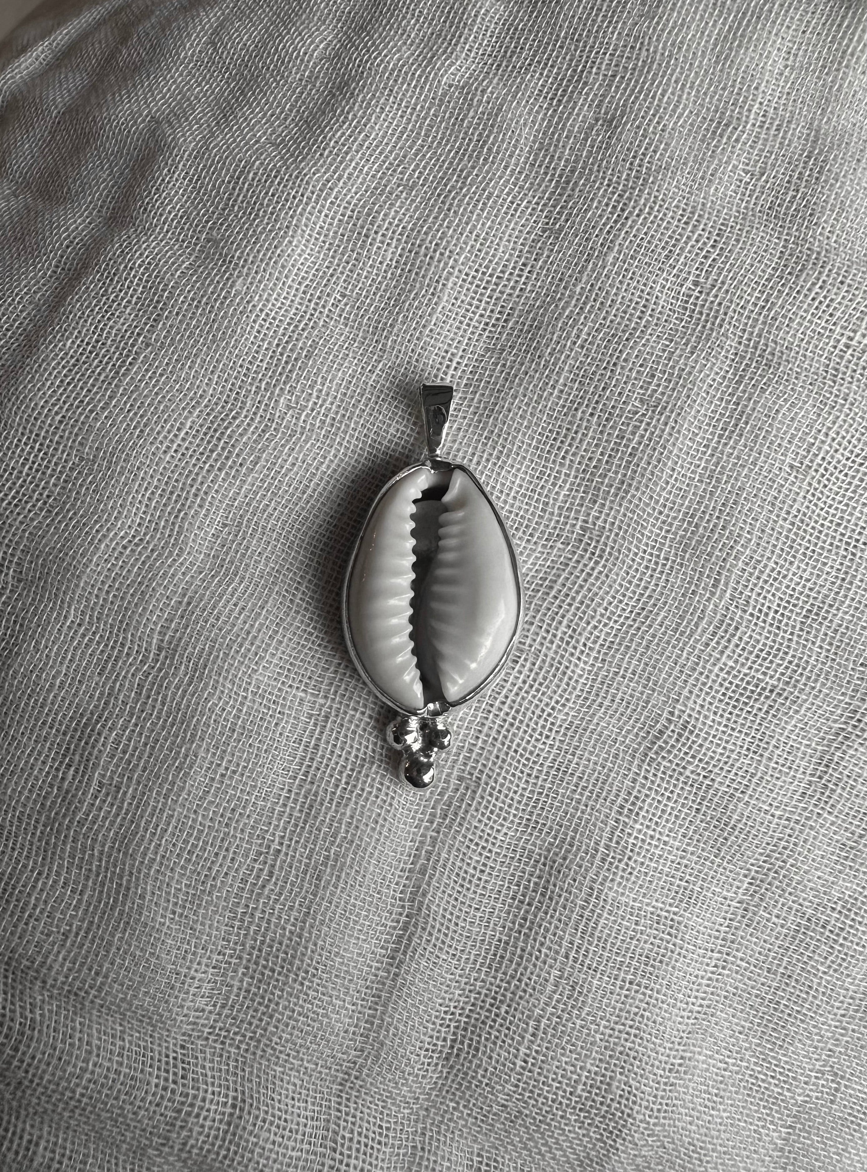 Cowrie Love 03